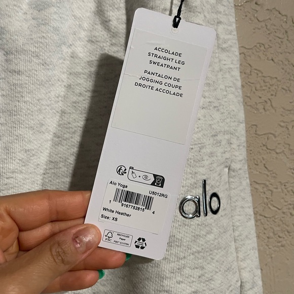 Alo | NWT! Accolade Straight Leg Sweatpant Size: XS - White Heather - Picture 3 of 4